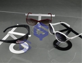 Simple acrylic glasses display stand