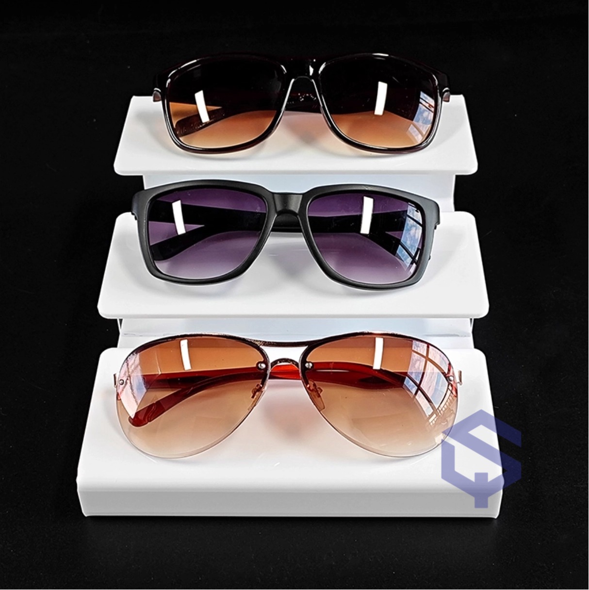 Stepped acrylic glasses display stand