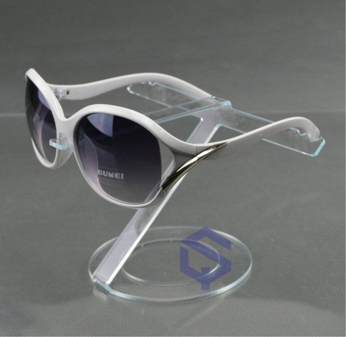 Simple acrylic glasses display stand