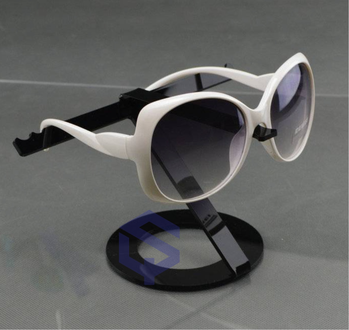 Simple acrylic glasses display stand