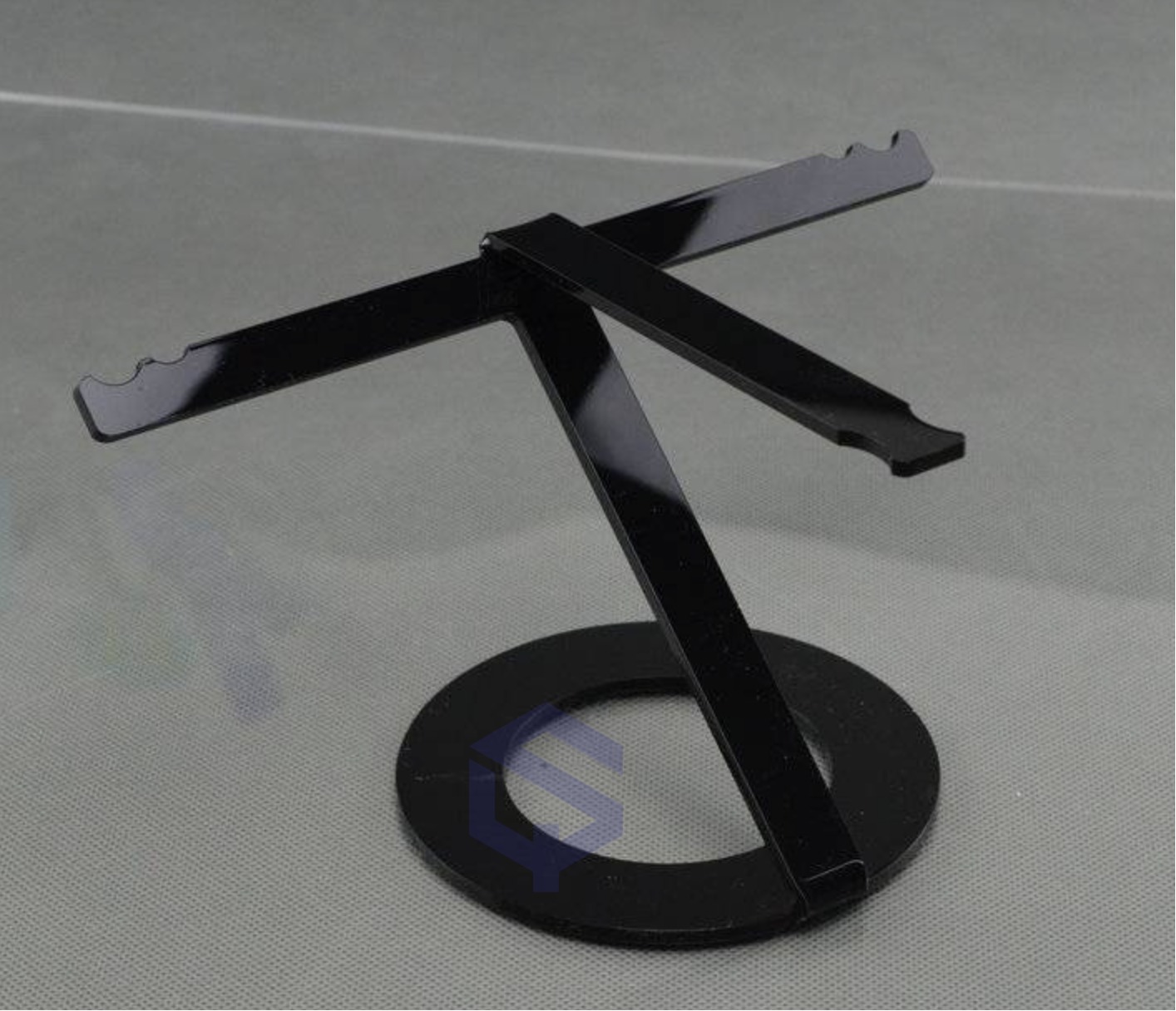 Simple acrylic glasses display stand